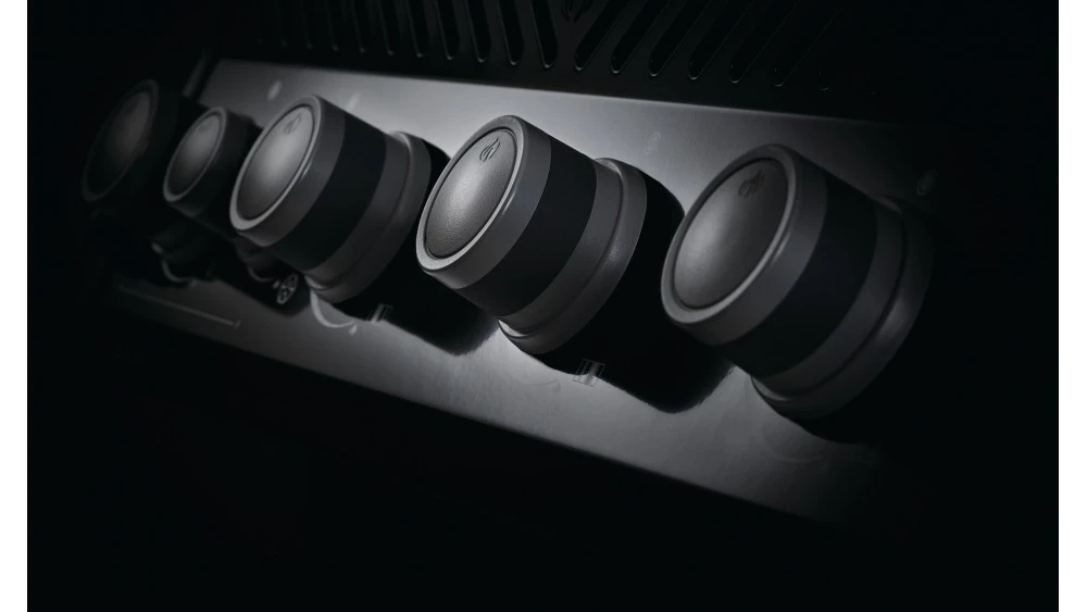 Napoleon Rogue R365PK-1-GB Gas BBQ - Free Cover & Rotisserie - Image 4