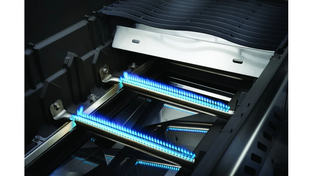 Napoleon Rogue RXT365SIBPSS-1-GB Gas BBQ - Free Cover & Rotisserie - Image 4